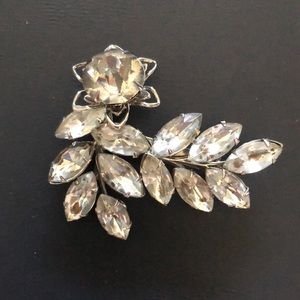 Lightweight Floral Pin Brooch